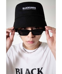 WHITE SANDS（ホワイトサンズ）の「イニシャル ロゴ刺繍 バケットハット（ハット）」