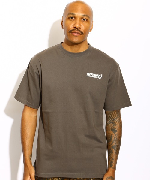 ROTAR(ローター)の「Road to Vacation Tee(Tシャツ/カットソー・メンズ・ネイビー/サンドグレー/ブラック系その他/オレンジ系その他・SMALL/MEDIUM/LARGE/X-LARGE)」の6枚目の写真