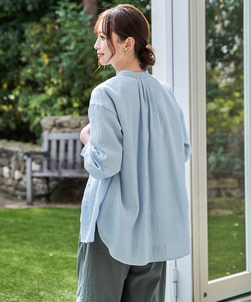 ikka（イッカ）の「【雑誌InRed5月号掲載】冷感リネンバンドカラーシャツ（シャツ/ブラウス・レディース・チャコール/ライトグリーン/ピンク/ブルー/ホワイト/グレイッシュベージュ・L/M/S）」の10枚目の写真