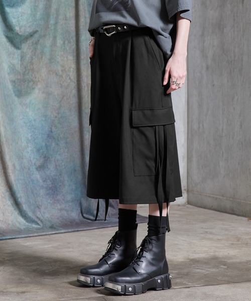 SERACE（セラス）の「【SERACE】Loose drape mode wide cargo half pants / ルーズドレープモードワイドカーゴハーフパンツ（カーゴパンツ・メンズ・ライトグレー/ブラック・L/M/S）」の4枚目の写真