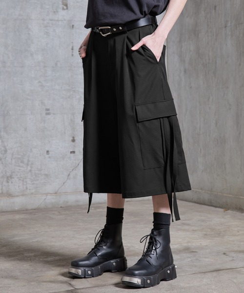 SERACE（セラス）の「【SERACE】Loose drape mode wide cargo half pants / ルーズドレープモードワイドカーゴハーフパンツ（カーゴパンツ・メンズ・ライトグレー/ブラック・L/M/S）」の7枚目の写真