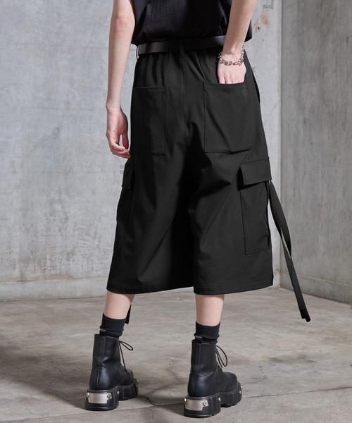 SERACE（セラス）の「【SERACE】Loose drape mode wide cargo half pants / ルーズドレープモードワイドカーゴハーフパンツ（カーゴパンツ・メンズ・ライトグレー/ブラック・L/M/S）」の8枚目の写真