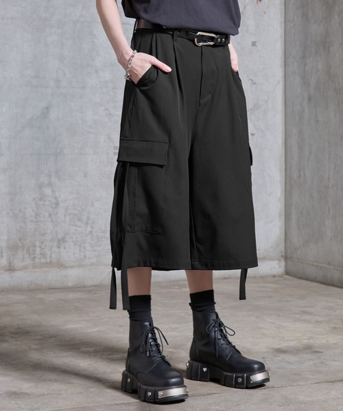 SERACE（セラス）の「【SERACE】Loose drape mode wide cargo half pants / ルーズドレープモードワイドカーゴハーフパンツ（カーゴパンツ・メンズ・ライトグレー/ブラック・L/M/S）」の9枚目の写真