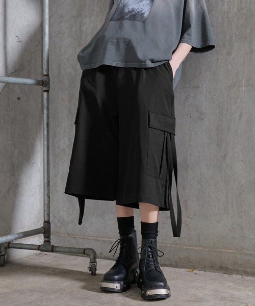 SERACE（セラス）の「【SERACE】Loose drape mode wide cargo half pants / ルーズドレープモードワイドカーゴハーフパンツ（カーゴパンツ・メンズ・ライトグレー/ブラック・L/M/S）」の13枚目の写真
