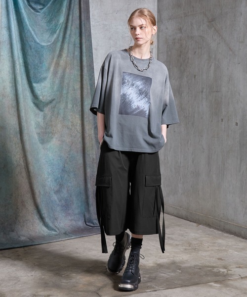 SERACE（セラス）の「【SERACE】Loose drape mode wide cargo half pants / ルーズドレープモードワイドカーゴハーフパンツ（カーゴパンツ・メンズ・ライトグレー/ブラック・L/M/S）」の14枚目の写真
