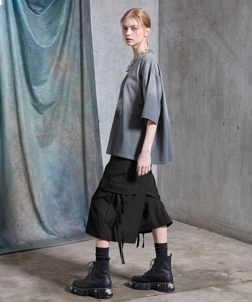 SERACE（セラス）の「【SERACE】Loose drape mode wide cargo half pants / ルーズドレープモードワイドカーゴハーフパンツ（カーゴパンツ・メンズ・ライトグレー/ブラック・L/M/S）」の15枚目の写真