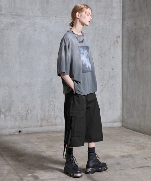 SERACE（セラス）の「【SERACE】Loose drape mode wide cargo half pants / ルーズドレープモードワイドカーゴハーフパンツ（カーゴパンツ・メンズ・ライトグレー/ブラック・L/M/S）」の21枚目の写真