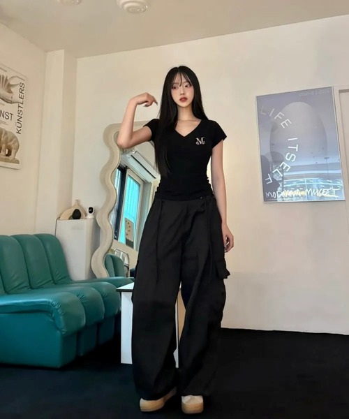 MUCENT(ムセント)の「MUCENT/ONYX Vネックトップス(Tシャツ/カットソー・レディース・グレー/ブラック/ホワイト・FREE)」の4枚目の写真