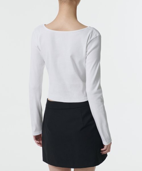 MUSINSA STANDARD WOMAN（ムシンサスタンダードウーマン）の「ウィメンズスリムクロップリバーシブルネック長袖Tシャツ[ホワイト]（Tシャツ/カットソー・レディース・その他・SMALL/MEDIUM/LARGE/X-SMALL）」の2枚目の写真