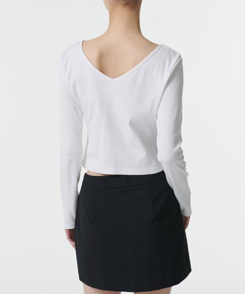 MUSINSA STANDARD WOMAN（ムシンサスタンダードウーマン）の「ウィメンズスリムクロップリバーシブルネック長袖Tシャツ[ホワイト]（Tシャツ/カットソー・レディース・その他・SMALL/MEDIUM/LARGE/X-SMALL）」の6枚目の写真