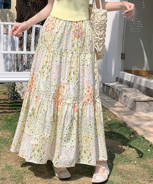 AMAJI(アマジ)の「フラワープリント スカート ティアード Aライン フレア ミディ丈 スカート(スカート・レディース・イエロー/ライトピンク・FREE)」の5枚目の写真