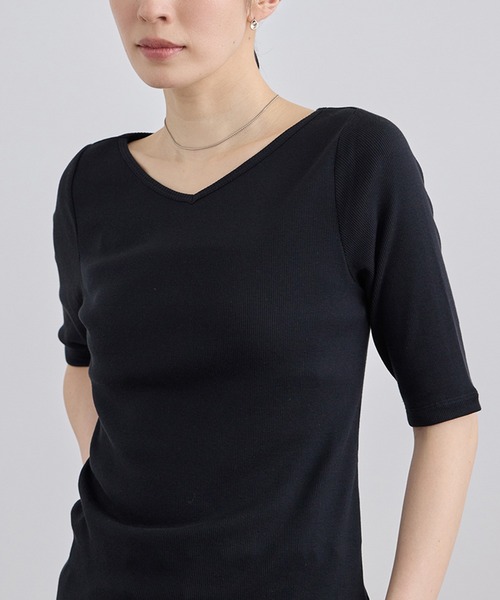 SALON adam et rope'(サロン アダム エ ロペ)の「ハイウェットテレコ2WAYネックT(Tシャツ/カットソー・レディース・ブラック/オフホワイト・FREE)」の2枚目の写真
