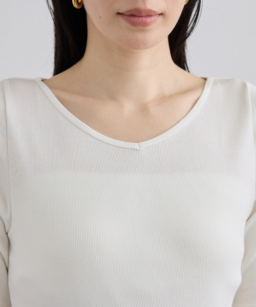 SALON adam et rope'(サロン アダム エ ロペ)の「ハイウェットテレコ2WAYネックT(Tシャツ/カットソー・レディース・ブラック/オフホワイト・FREE)」の19枚目の写真