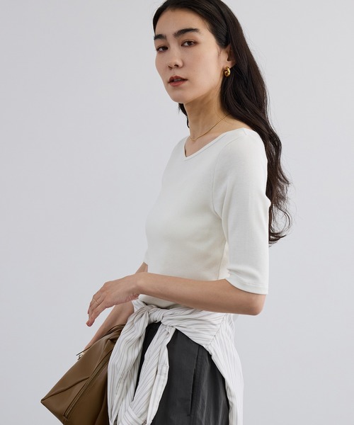 SALON adam et rope'(サロン アダム エ ロペ)の「ハイウェットテレコ2WAYネックT(Tシャツ/カットソー・レディース・ブラック/オフホワイト・FREE)」の7枚目の写真