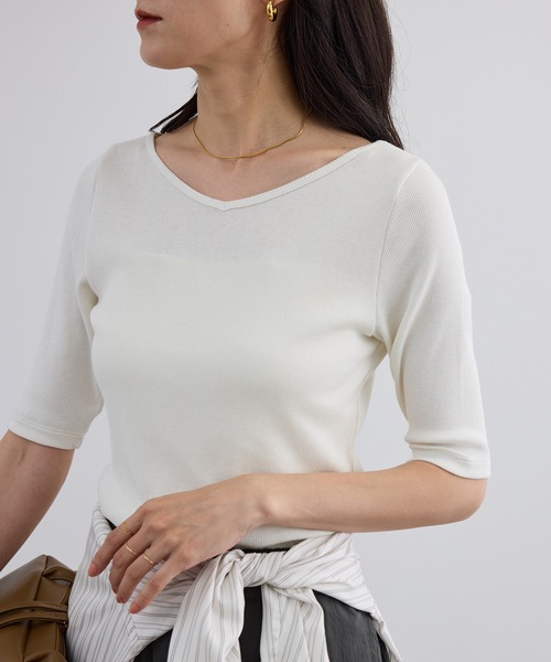 SALON adam et rope'(サロン アダム エ ロペ)の「ハイウェットテレコ2WAYネックT(Tシャツ/カットソー・レディース・ブラック/オフホワイト・FREE)」の8枚目の写真