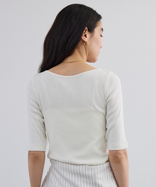 SALON adam et rope'(サロン アダム エ ロペ)の「ハイウェットテレコ2WAYネックT(Tシャツ/カットソー・レディース・ブラック/オフホワイト・FREE)」の3枚目の写真