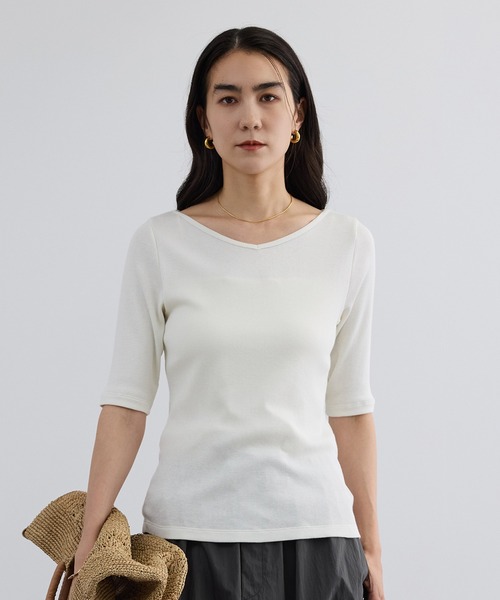 SALON adam et rope'(サロン アダム エ ロペ)の「ハイウェットテレコ2WAYネックT(Tシャツ/カットソー・レディース・ブラック/オフホワイト・FREE)」の6枚目の写真