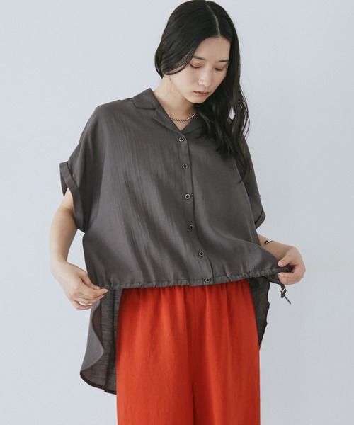 Doux archives(ドゥアルシーヴ)の「開衿フロントドロストシャツ(シャツ/ブラウス・レディース・オフホワイト/チャコールグレー/サックスブルー/ブラウン・FREE)」の16枚目の写真
