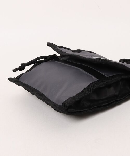 VANS(バンズ)の「VANS ヴァンズ Lawler Pouch カジュアルバッグ VN000T631O7 Asphalt(ボディバッグ/ウエストポーチ・メンズ・グレー・FREE)」の3枚目の写真