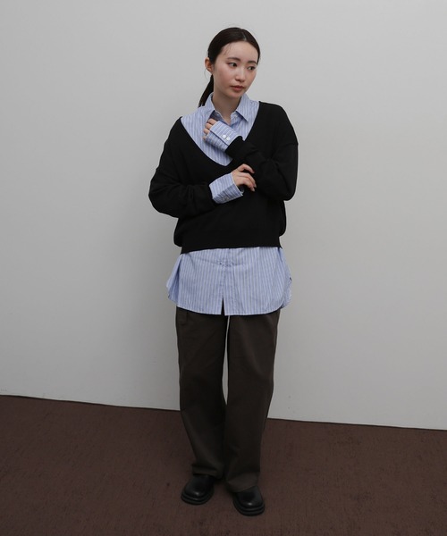 select MOCA Et(セレクトモカエト)の「【Et】Minimal V-Neck Simple Tops(ニット/セーター・レディース・ブラック/ライトグレー/キャメル・FREE)」の15枚目の写真