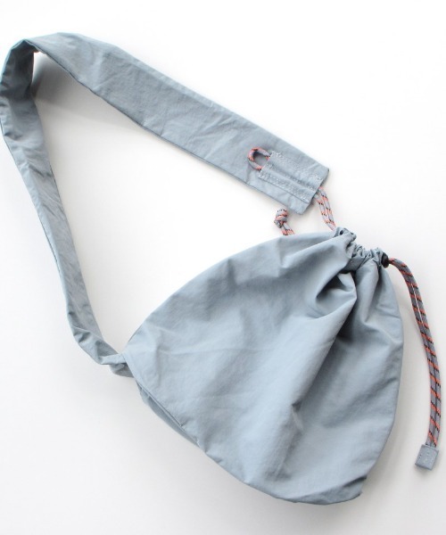 EARTH MADE（アースメイド）の「NYLON PARACORD BONSAC（ショルダーバッグ・レディース・ストーン/ベージュ/ブラック/ダークグリーン/ネイビー/ブラウン/ライトグレー/ピンクベージュ/スミクロ/グリーン/ブルーグレー/ボルドー/ダークグレー/イエロー・FREE）」の5枚目の写真