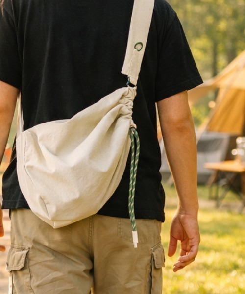 EARTH MADE（アースメイド）の「NYLON PARACORD BONSAC（ショルダーバッグ・レディース・ストーン/ベージュ/ブラック/ダークグリーン/ネイビー/ブラウン/ライトグレー/ピンクベージュ/スミクロ/グリーン/ブルーグレー/ボルドー/ダークグレー/イエロー・FREE）」の14枚目の写真