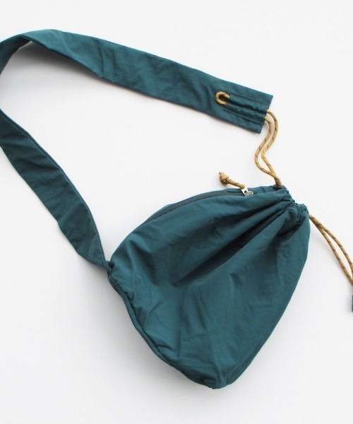 EARTH MADE（アースメイド）の「NYLON PARACORD BONSAC（ショルダーバッグ・レディース・ストーン/ベージュ/ブラック/ダークグリーン/ネイビー/ブラウン/ライトグレー/ピンクベージュ/スミクロ/グリーン/ブルーグレー/ボルドー/ダークグレー/イエロー・FREE）」の8枚目の写真