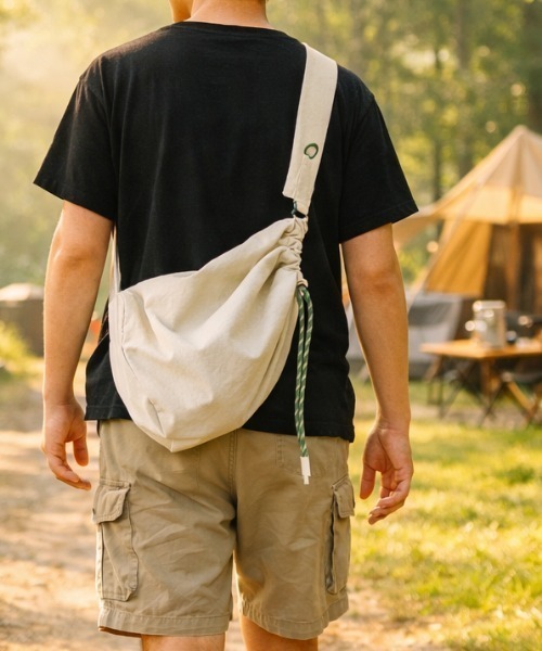 EARTH MADE（アースメイド）の「NYLON PARACORD BONSAC（ショルダーバッグ・レディース・ストーン/ベージュ/ブラック/ダークグリーン/ネイビー/ブラウン/ライトグレー/ピンクベージュ/スミクロ/グリーン/ブルーグレー/ボルドー/ダークグレー/イエロー・FREE）」の19枚目の写真