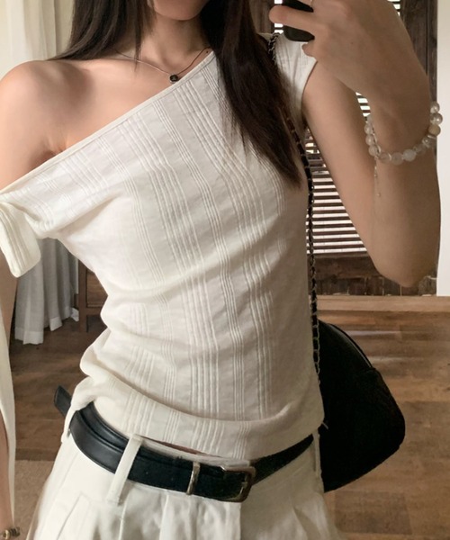 AMAJI（アマジ）の「ワンショルダー 半袖Tシャツ（Tシャツ/カットソー・レディース・ブルー/ホワイト/パープル/ネイビー・SMALL/MEDIUM/LARGE/X-LARGE）」の5枚目の写真
