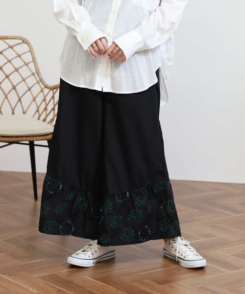 Emago(イマゴ)の「EMAGO 花ドット刺繍パンツ(その他パンツ・レディース・ブルー/ブラック/ホワイト・FREE)」の11枚目の写真
