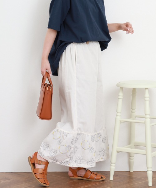 Emago(イマゴ)の「EMAGO 花ドット刺繍パンツ(その他パンツ・レディース・ブルー/ブラック/ホワイト・FREE)」の5枚目の写真