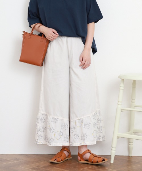 Emago(イマゴ)の「EMAGO 花ドット刺繍パンツ(その他パンツ・レディース・ブルー/ブラック/ホワイト・FREE)」の4枚目の写真