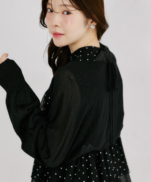 tocco closet(トッコ クローゼット)の「後ろリボン付きラメ入りドルマンスリーブボレロ(カーディガン/ボレロ・レディース・オフホワイト/ブラック/ピンクベージュ・M)」の1枚目の写真