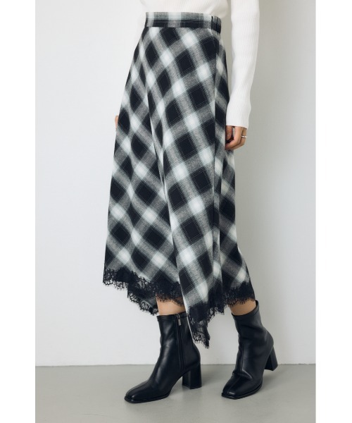 AZUL by moussy(アズールバイマウジー)の「【身長/骨格別着用画像あり】レースドッキングチェックバイアススカート 秋服 ロングスカート 冬服(スカート・レディース・ブラック系その他/ブラウン系その他・SMALL/MEDIUM)」の4枚目の写真