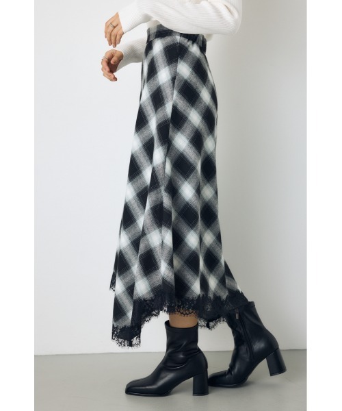 AZUL by moussy(アズールバイマウジー)の「【身長/骨格別着用画像あり】レースドッキングチェックバイアススカート 秋服 ロングスカート 冬服(スカート・レディース・ブラック系その他/ブラウン系その他・SMALL/MEDIUM)」の5枚目の写真