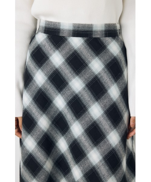 AZUL by moussy(アズールバイマウジー)の「【身長/骨格別着用画像あり】レースドッキングチェックバイアススカート 秋服 ロングスカート 冬服(スカート・レディース・ブラック系その他/ブラウン系その他・SMALL/MEDIUM)」の11枚目の写真
