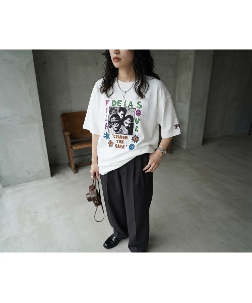FILA(フィラ)の「DE LA SOUL×FILA PHOTO TEE / デラソウル×フィラ フォトティーシャツ(Tシャツ/カットソー・レディース・ブラック/ホワイト・M/S/XL/L)」の1枚目の写真