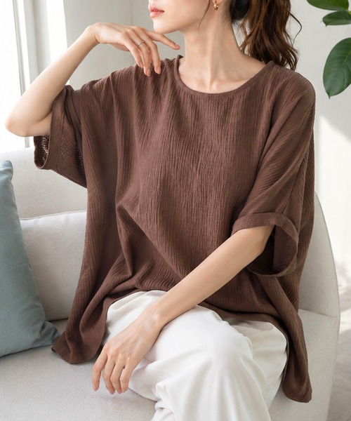 Dewlily(デューリリー)の「ガーゼ風素材でふんわり軽やかな着心地 オーバーサイズガーゼ風トップス(シャツ/ブラウス・レディース・ブラック/パープル/ブルー/ブラウン/ホワイト・FREE)」の11枚目の写真