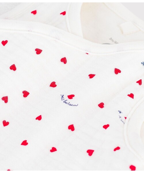 PETIT BATEAU(プチバトー)の「ハートプリントベスト(ベスト・キッズ・ホワイト系その他・6MONTH/18MONTH/12MONTH)」の2枚目の写真