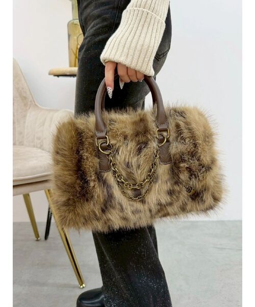 EVRIS(エヴリス)の「フェイクファーボストンBAG 500mlペットボトル収納可(ボストンバッグ・レディース・ピンク/ブラック/ブラウン・FREE)」の2枚目の写真