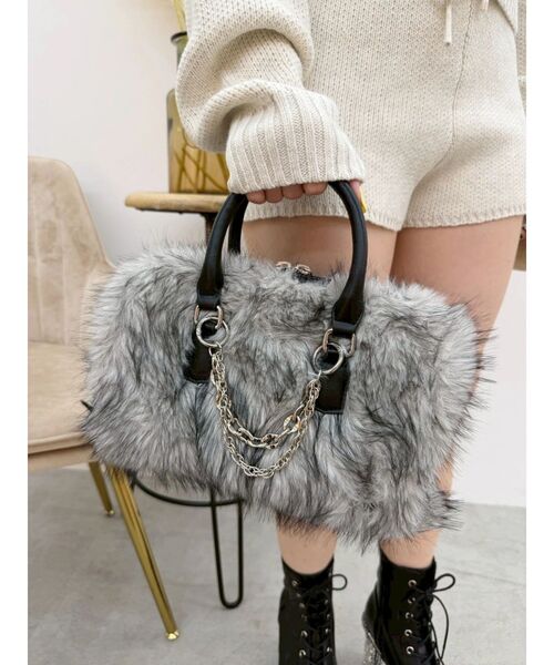 EVRIS(エヴリス)の「フェイクファーボストンBAG 500mlペットボトル収納可(ボストンバッグ・レディース・ピンク/ブラック/ブラウン・FREE)」の1枚目の写真