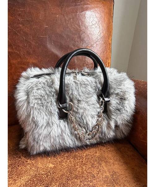 EVRIS(エヴリス)の「フェイクファーボストンBAG 500mlペットボトル収納可(ボストンバッグ・レディース・ピンク/ブラック/ブラウン・FREE)」の17枚目の写真