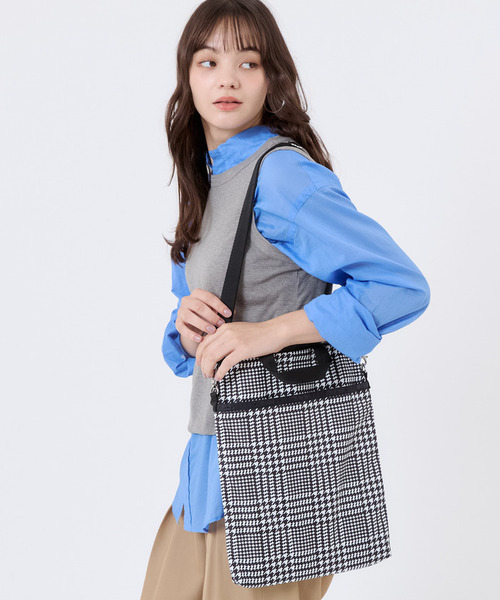 LeSportsac(レスポートサック)の「N/S LAPTOP BAG シティハウンドトゥース(ショルダーバッグ・レディース・ブラック・FREE)」の1枚目の写真