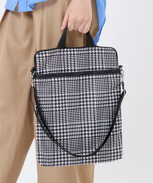 LeSportsac(レスポートサック)の「N/S LAPTOP BAG シティハウンドトゥース(ショルダーバッグ・レディース・ブラック・FREE)」の2枚目の写真