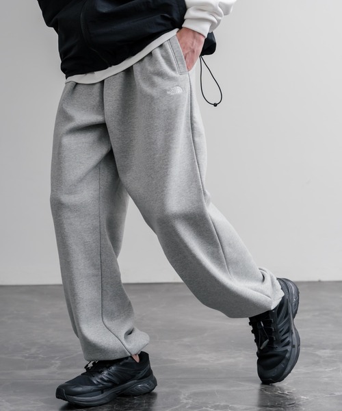 THE NORTH FACE(ザノースフェイス)の「THE NORTH FACE M ESS SD RLX PANTS ノースフェイス 裏起毛ワンポイントロゴ刺繍スウェットワイドイージージョガーパンツ(スウェットパンツ・メンズ・ブラック/ヘザーグレー・S/XL/L/M)」の2枚目の写真