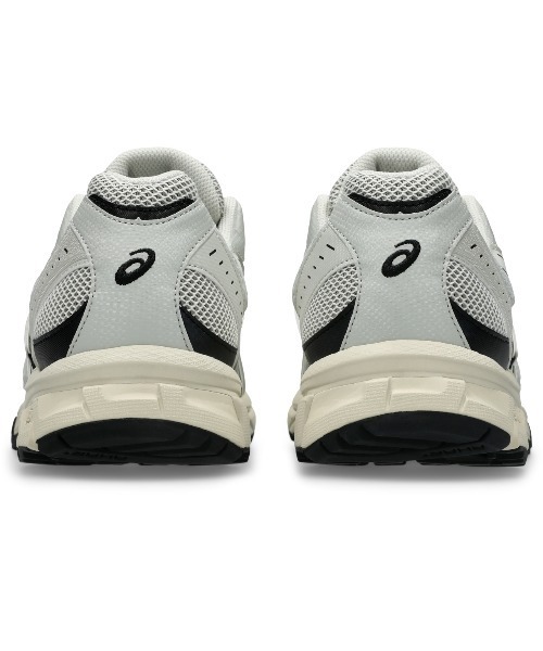 ASICS(アシックス)の「GEL-SONOMA TR62 / ゲルソノマ ティーアール62(スニーカー・レディース・ホワイト系その他・25/23/27/26.5/28.5/22.5/27.5/29.5/29/25.5/28/26/24/23.5/24.5)」の2枚目の写真