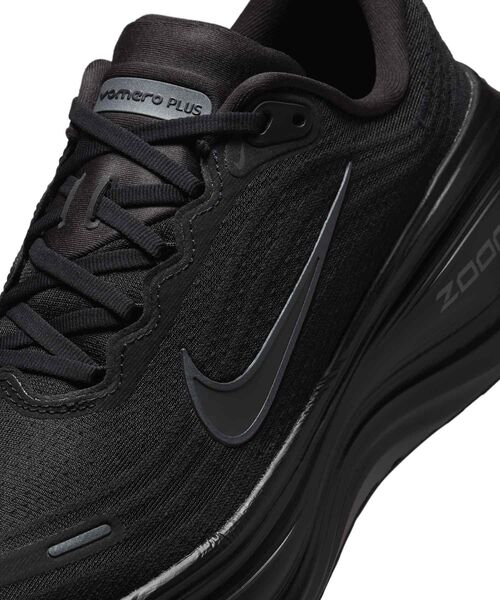 NIKE(ナイキ)の「ナイキ ボメロ プラス メンズ ロード ランニングシューズ / Nike Vomero Plus Men's Road Running Shoes HV8150-003 Black(スニーカー・メンズ・ブラック・30/25.5/24.5/24/29.5/26/28/27.5/27/26.5)」の5枚目の写真