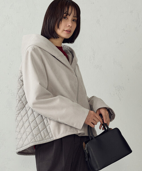 COMME CA ISM(コムサイズム)の「スウェード調ジャージー×キルティングタフタ フーデッドブルゾン(ブルゾン・レディース・グレイッシュベージュ/ブラック/ライトグレー・FREE)」の1枚目の写真