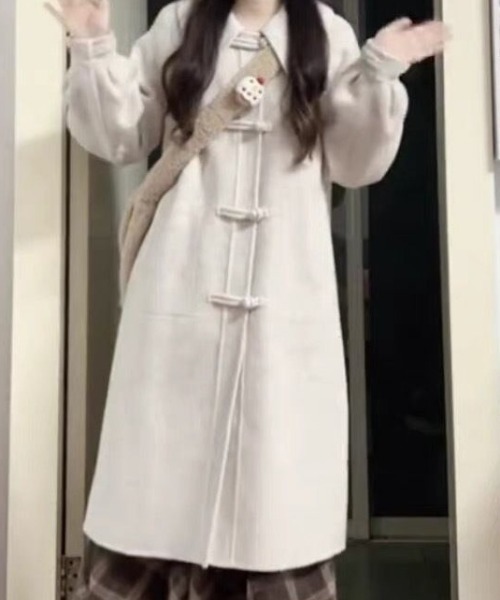 LUCPY(ラクピー)の「ダッフルデザイン ロングコート(その他アウター・レディース・ホワイト・X-LARGE/LARGE/MEDIUM/SMALL)」の5枚目の写真