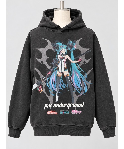 Sakka(サッカ)の「RACING MIKU ルーズフィットスエットパーカー(パーカー・メンズ・チャコールグレー・LARGE)」の1枚目の写真